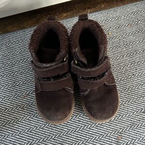 Boys bear paw shearling brown boots 8